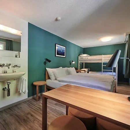 5th Floor Basic - Shared Bathrooms מלון אינטרלאקן