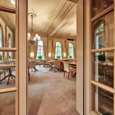 5th Floor Basic - Shared Bathrooms 2*