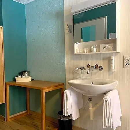 Otel 5th Floor Basic - Shared Bathrooms Interlaken