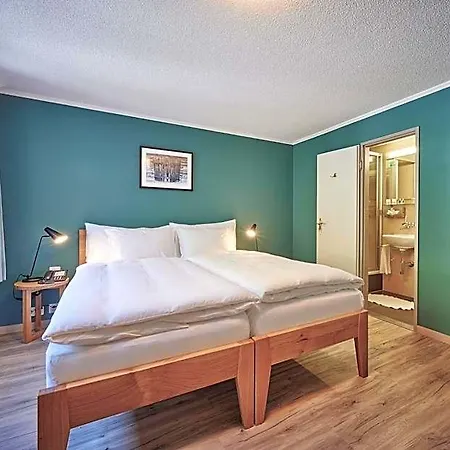5th Floor Basic - Shared Bathrooms Otel 2*