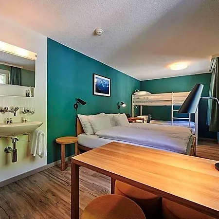 5th Floor Basic - Shared Bathrooms Otel 2*