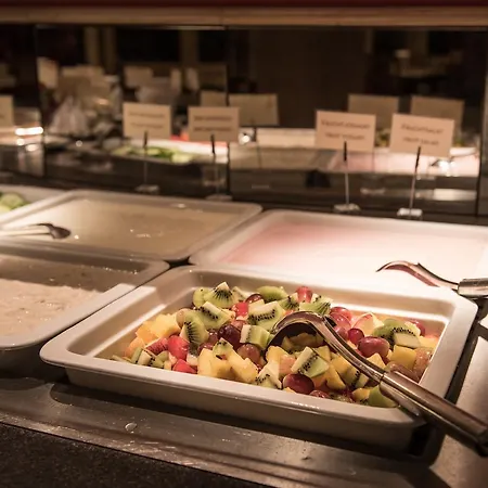 5th Floor Basic - Shared Bathrooms فندق إنترلاكن