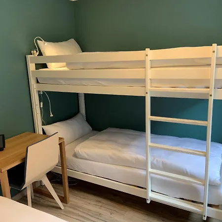 5th Floor Basic - Shared Bathrooms 2* إنترلاكن