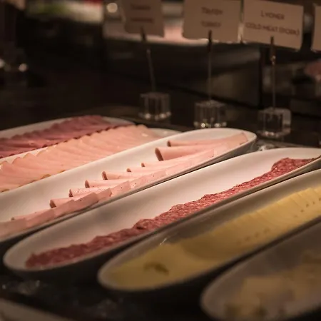 Hotel 5th Floor Basic - Shared Bathrooms 2*