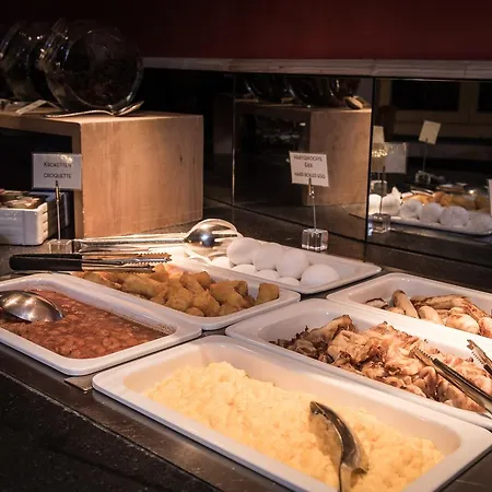 5th Floor Basic - Shared Bathrooms Hotel Interlaken