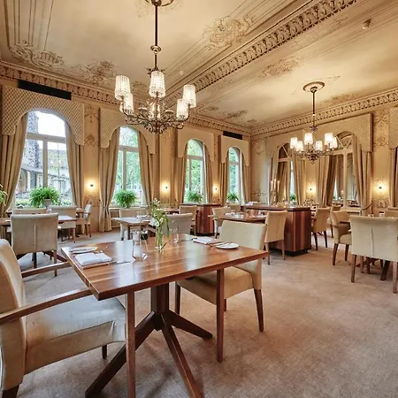 5th Floor Basic - Shared Bathrooms Hotel 2*